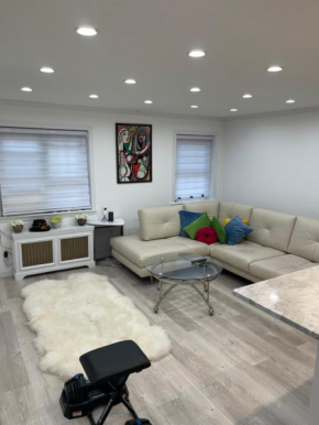 Renovated Jacuzzi Tub Home NYC-LGA-JFK Washer-Dryer